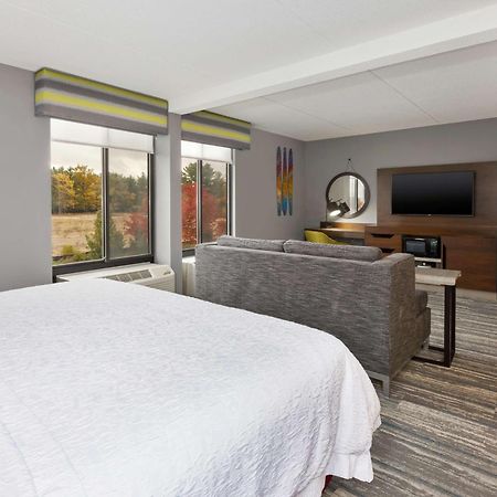 Hampton Inn Traverse Stadt Exterior foto