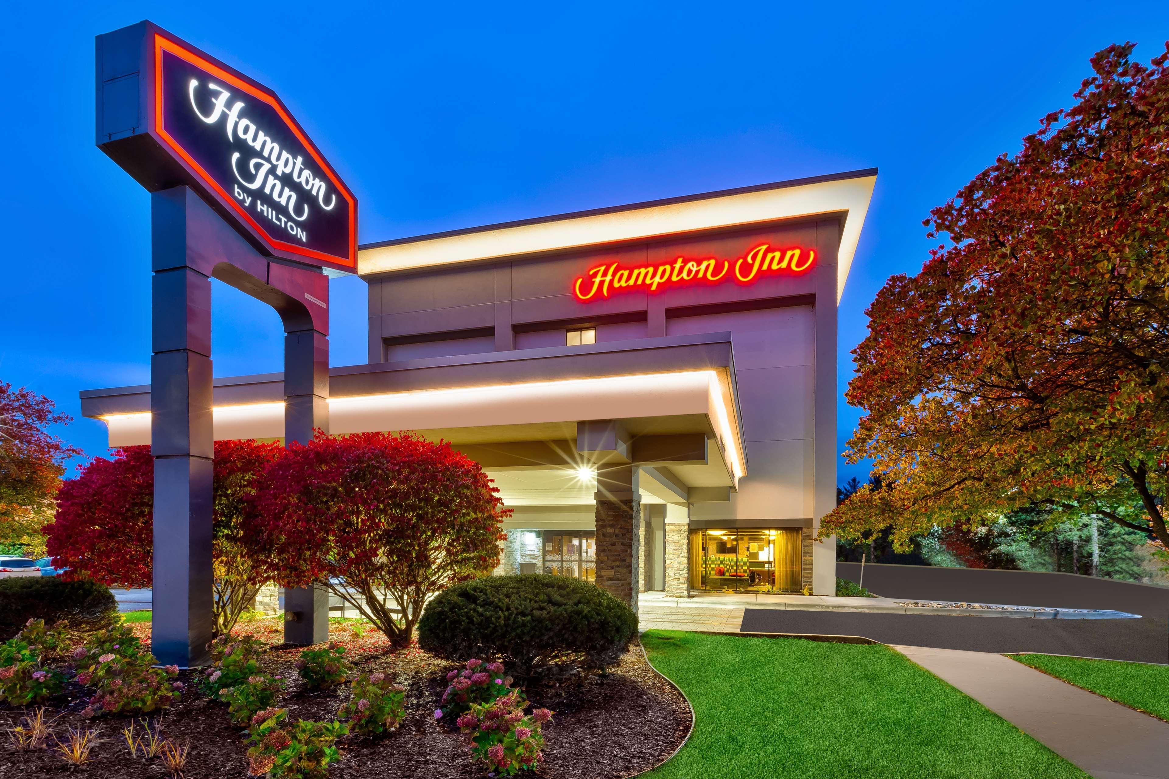 Hampton Inn Traverse Stadt Exterior foto