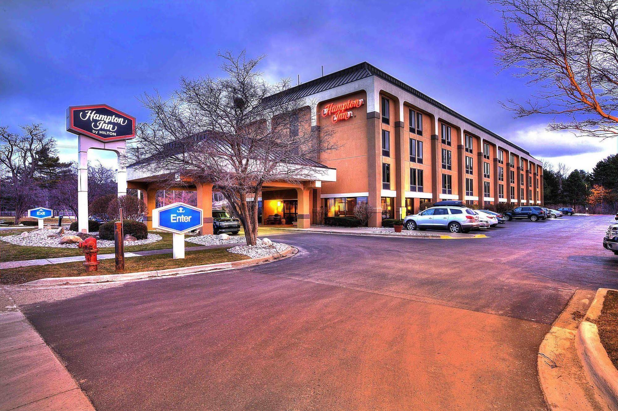 Hampton Inn Traverse Stadt Exterior foto