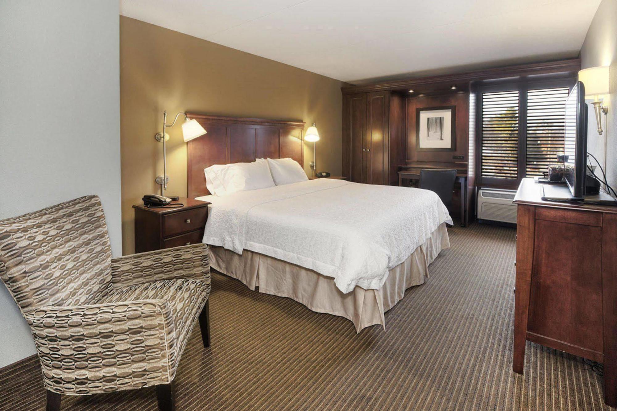 Hampton Inn Traverse Stadt Exterior foto